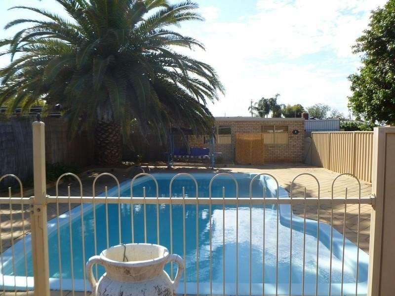 27 Banyard Avenue, Kelmscott WA 6111