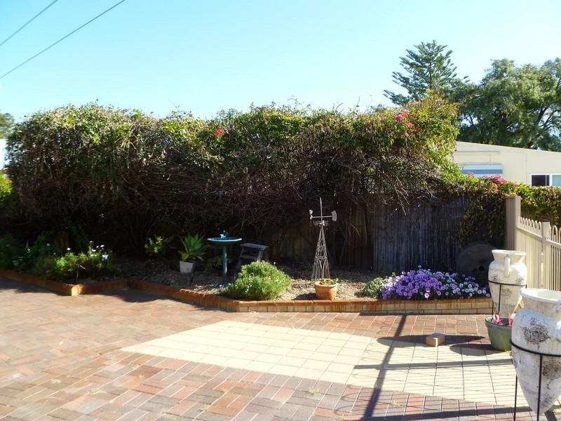 27 Banyard Avenue, Kelmscott WA 6111