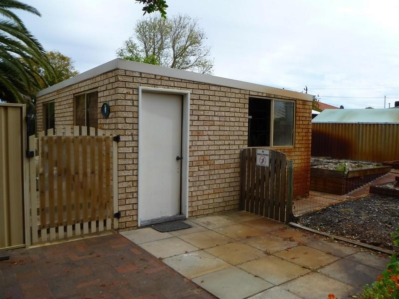 27 Banyard Avenue, Kelmscott WA 6111