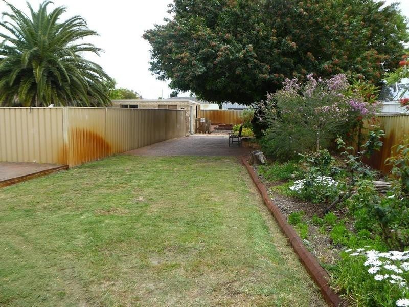 27 Banyard Avenue, Kelmscott WA 6111