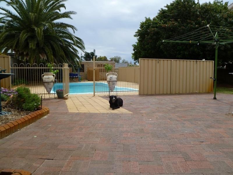 27 Banyard Avenue, Kelmscott WA 6111