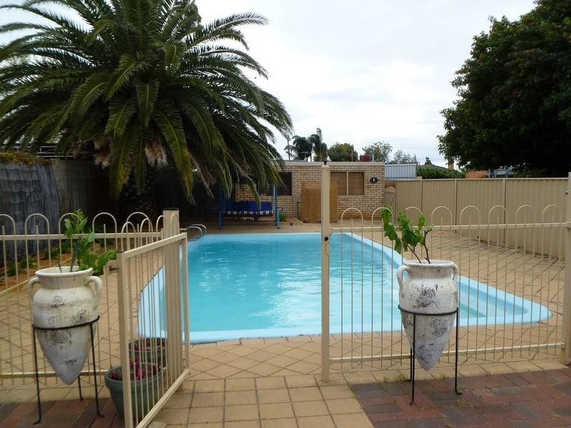 27 Banyard Avenue, Kelmscott WA 6111