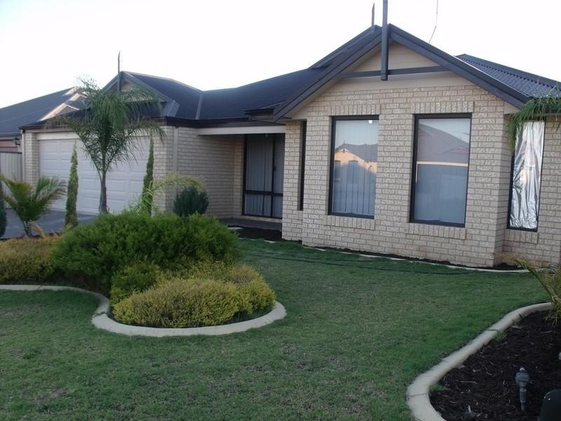 8 Glasgow Way, Seville Grove WA 6112