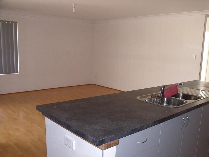 8 Glasgow Way, Seville Grove WA 6112