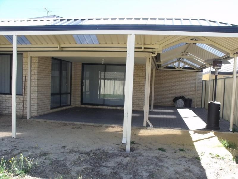 8 Glasgow Way, Seville Grove WA 6112