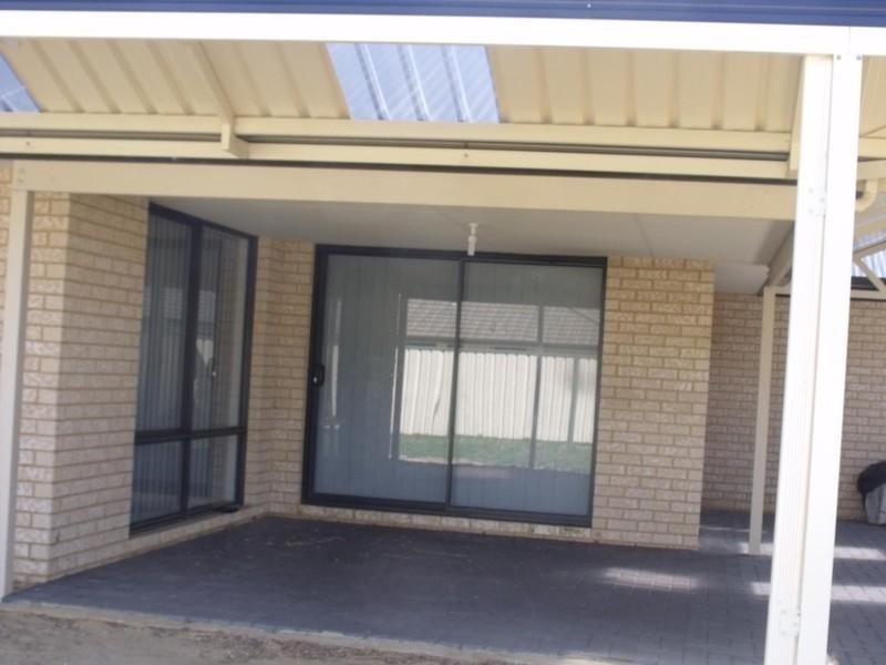 8 Glasgow Way, Seville Grove WA 6112