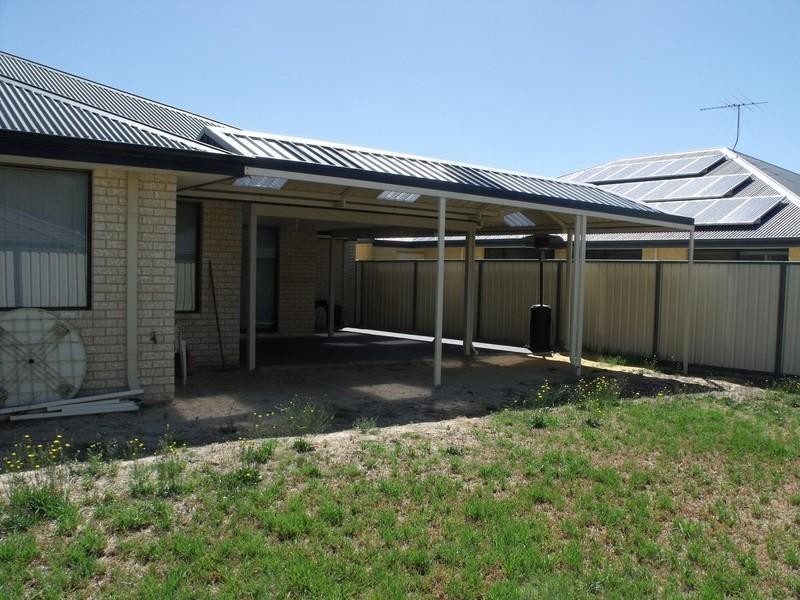 8 Glasgow Way, Seville Grove WA 6112