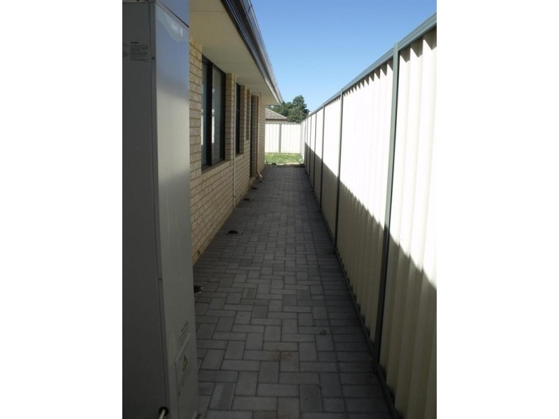 8 Glasgow Way, Seville Grove WA 6112