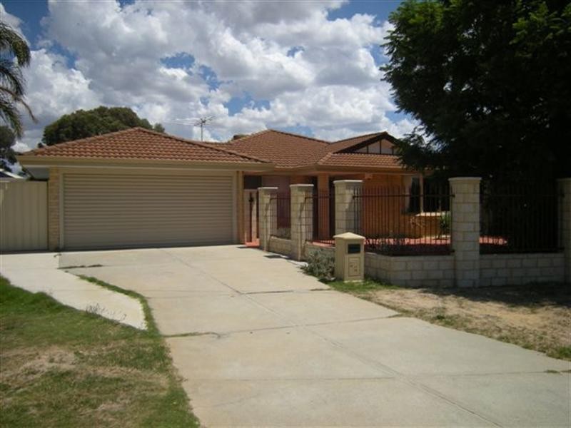 11 Kara Court, Seville Grove WA 6112