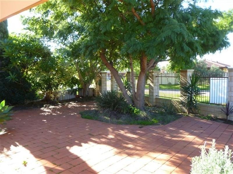 11 Kara Court, Seville Grove WA 6112