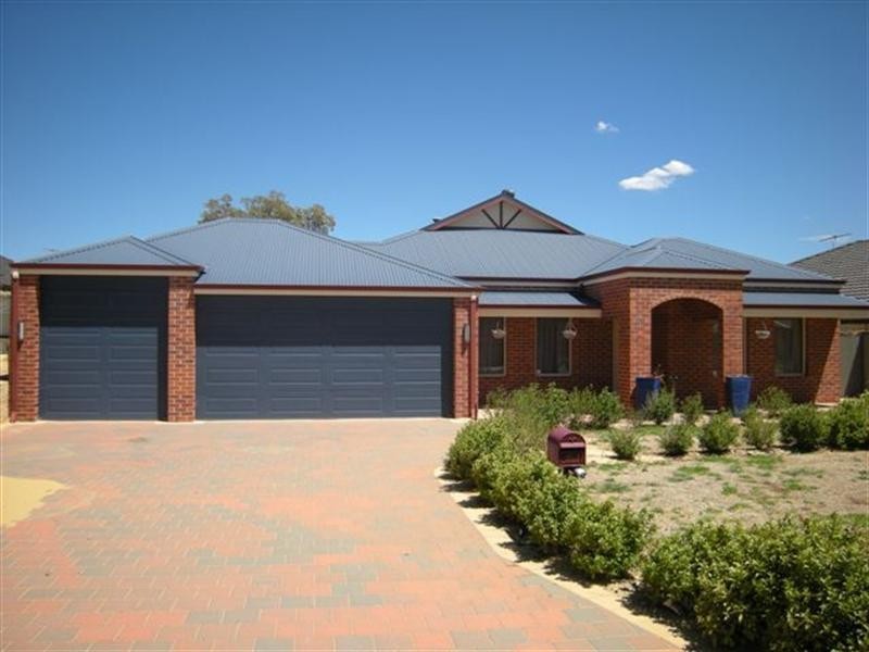 8 Vickers Pass, Byford WA 6122