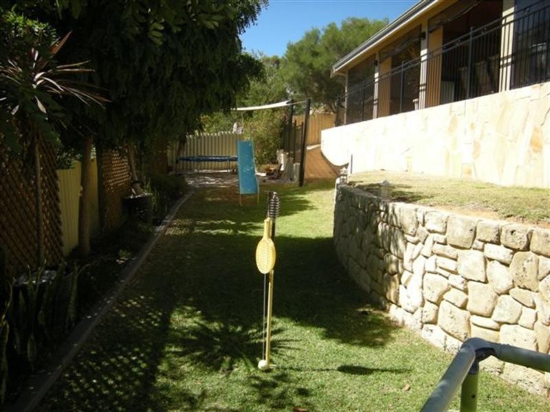 44 Amethyst Crescent, Mount Richon WA 6112