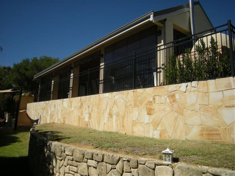 44 Amethyst Crescent, Mount Richon WA 6112