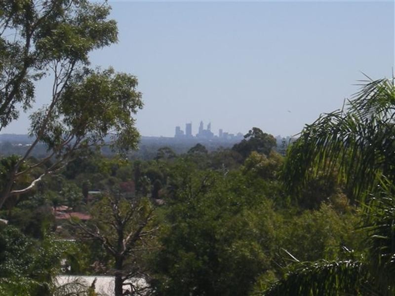 44 Amethyst Crescent, Mount Richon WA 6112