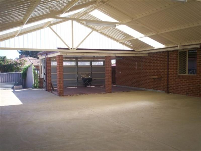 17 Barnfield Court, Seville Grove WA 6112