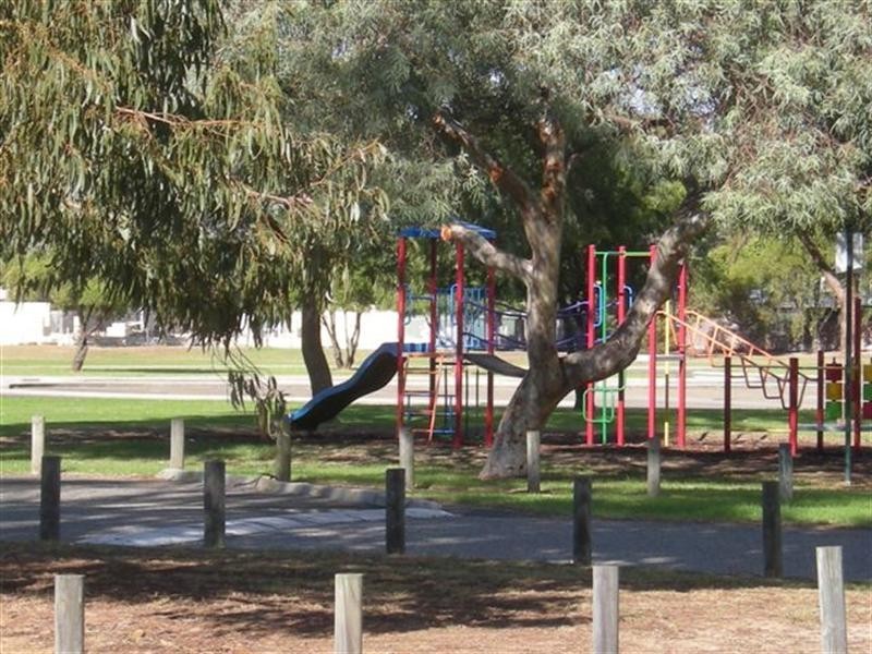 21 Numulgi Street, Armadale WA 6112