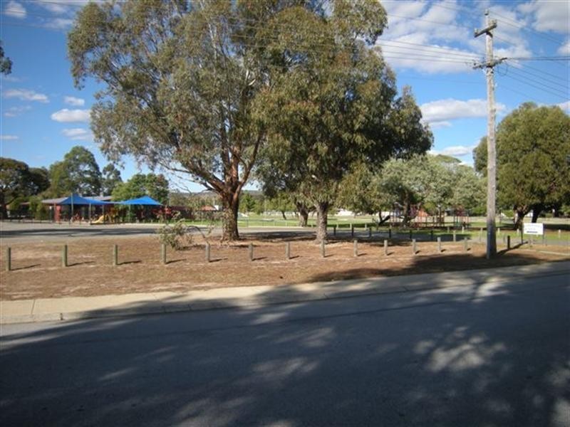 21 Numulgi Street, Armadale WA 6112