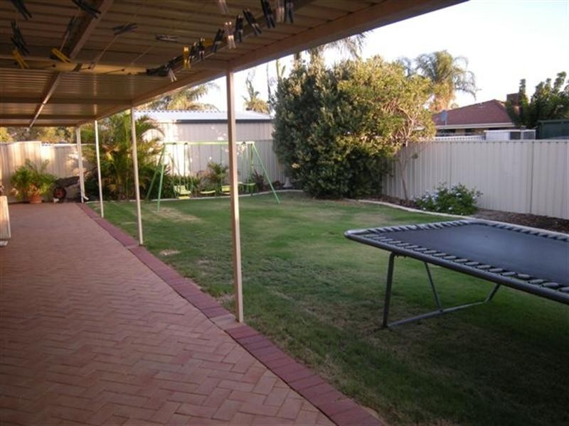 31 Seminole Gardens, Seville Grove WA 6112