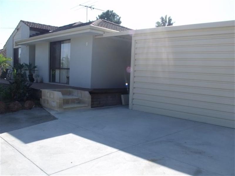8 Barge Court, Armadale WA 6112