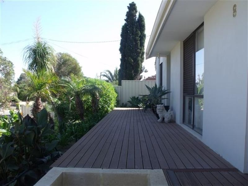 8 Barge Court, Armadale WA 6112