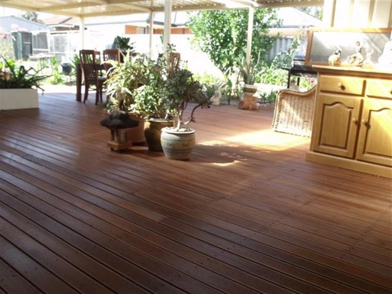 8 Barge Court, Armadale WA 6112