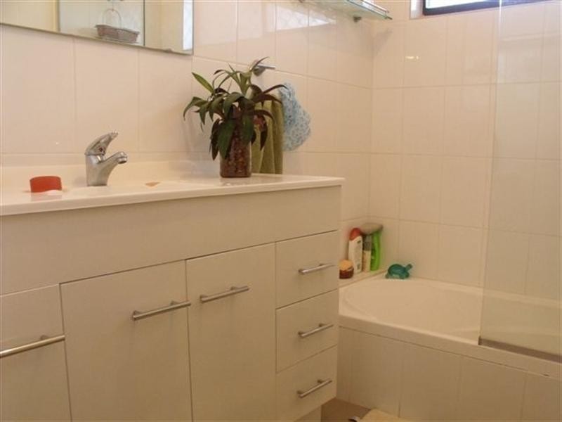 8 Barge Court, Armadale WA 6112