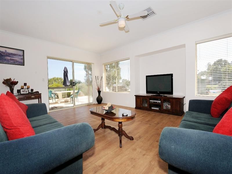 18 Burndale Road, Mount Richon WA 6112