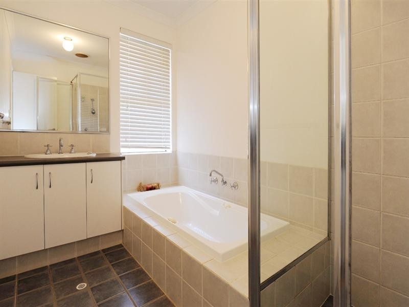 18 Burndale Road, Mount Richon WA 6112