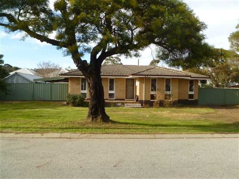 16 Devonshire Terrace, Armadale WA 6112