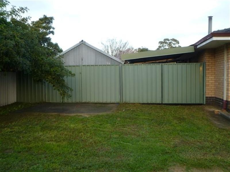 16 Devonshire Terrace, Armadale WA 6112