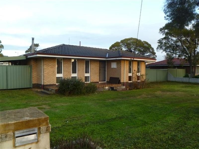 16 Devonshire Terrace, Armadale WA 6112