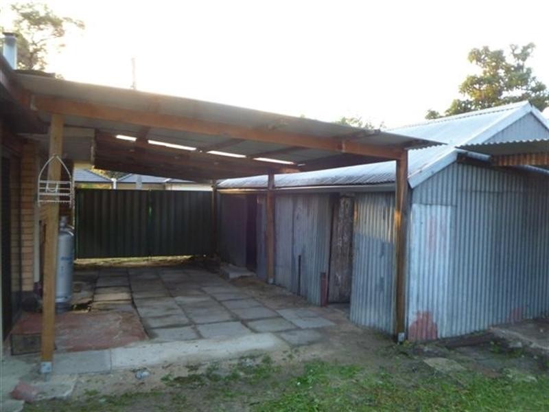 16 Devonshire Terrace, Armadale WA 6112