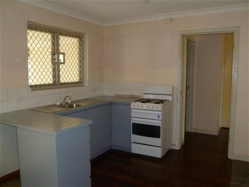 16 Devonshire Terrace, Armadale WA 6112