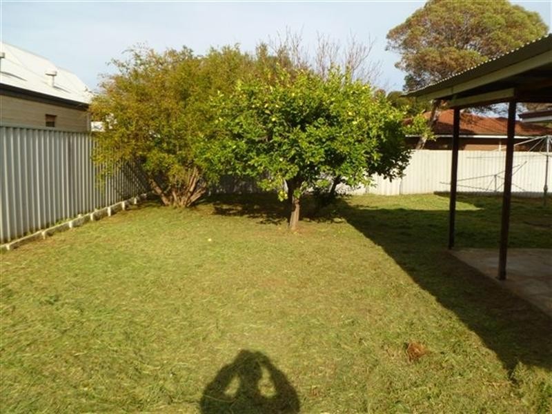 16 Devonshire Terrace, Armadale WA 6112