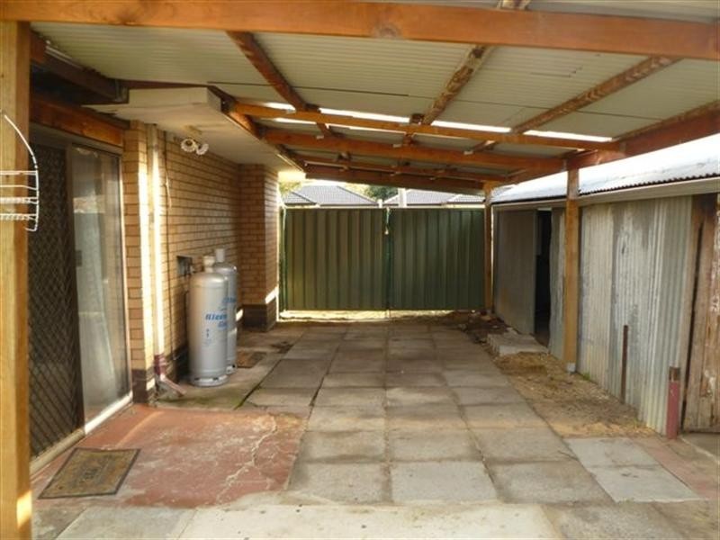 16 Devonshire Terrace, Armadale WA 6112