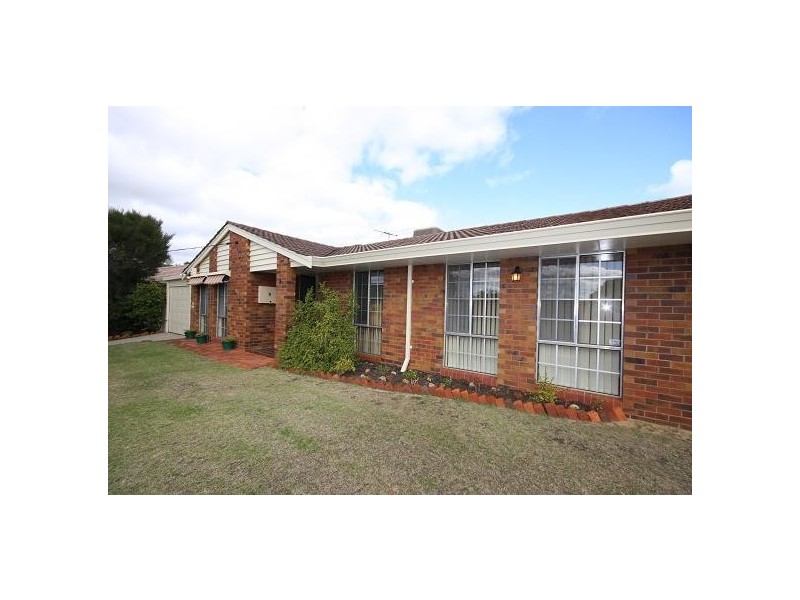 9 Hillside Road, Mount Richon WA 6112