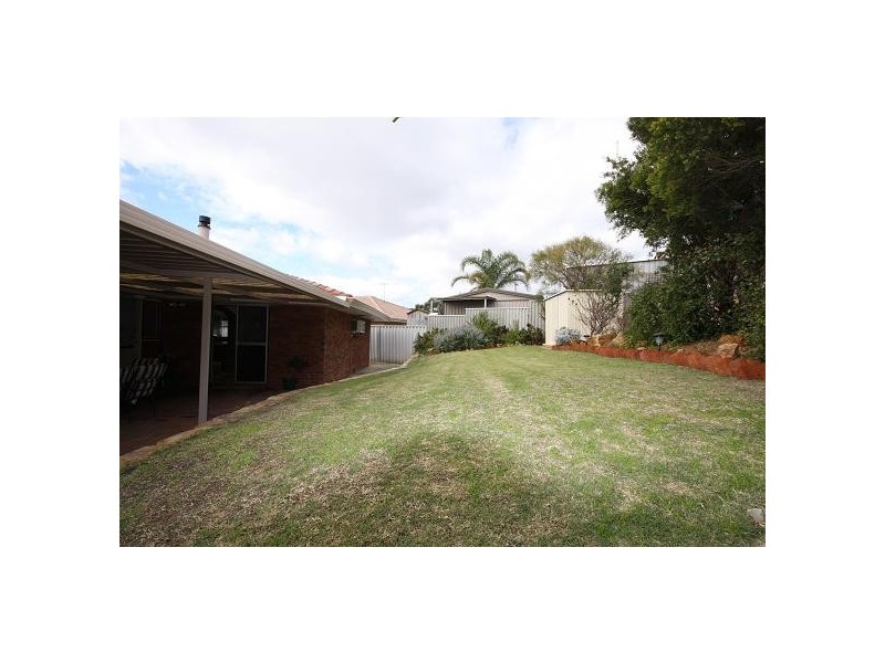 9 Hillside Road, Mount Richon WA 6112