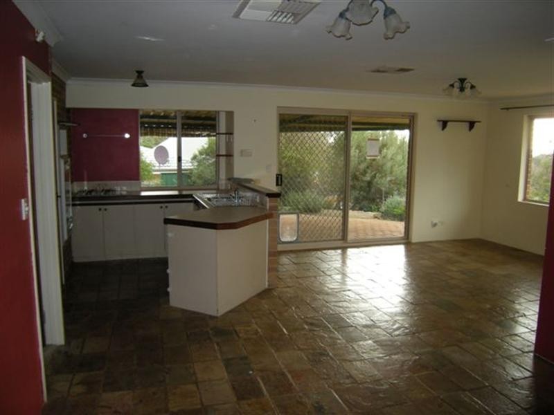 46 Amethyst Crescent, Mount Richon WA 6112