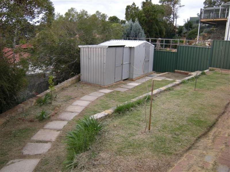 46 Amethyst Crescent, Mount Richon WA 6112