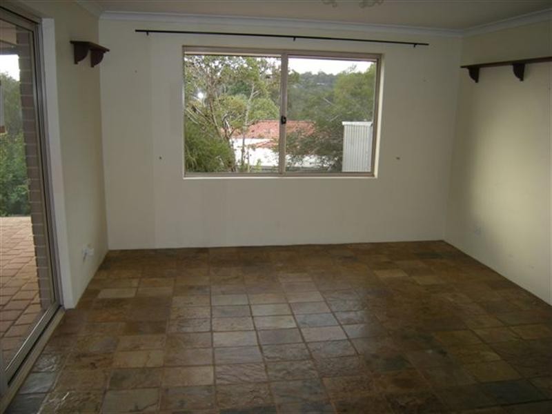 46 Amethyst Crescent, Mount Richon WA 6112