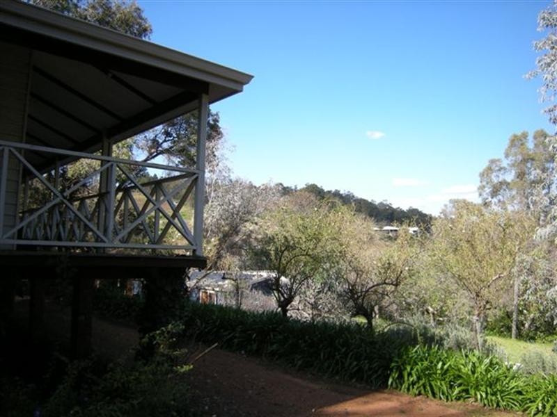 186 Urch Road, Roleystone WA 6111