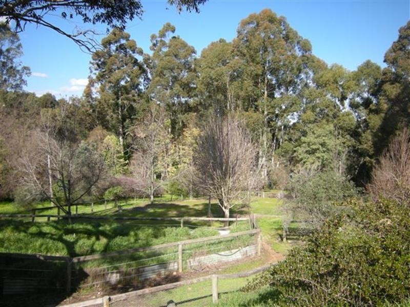 186 Urch Road, Roleystone WA 6111