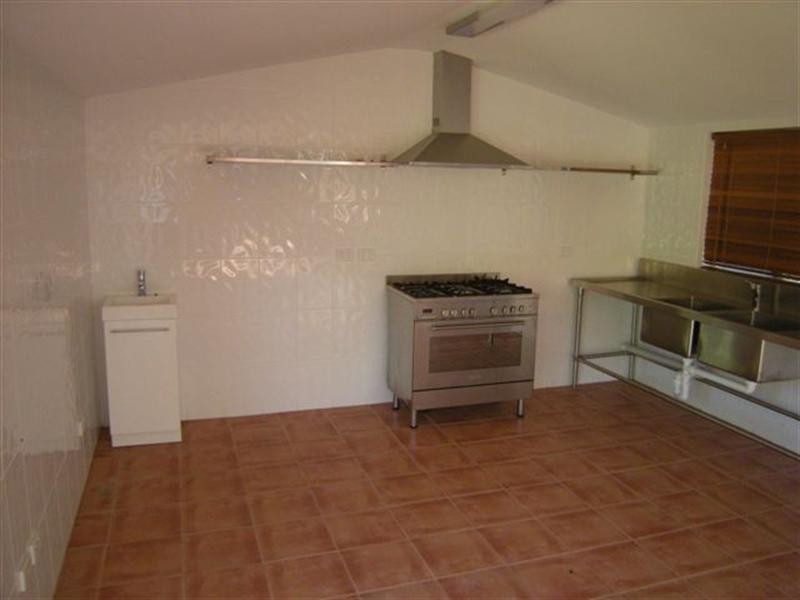 186 Urch Road, Roleystone WA 6111