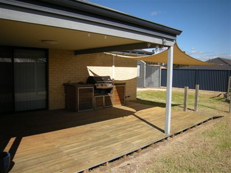 11 Plaistowe Boulevard, Byford WA 6122