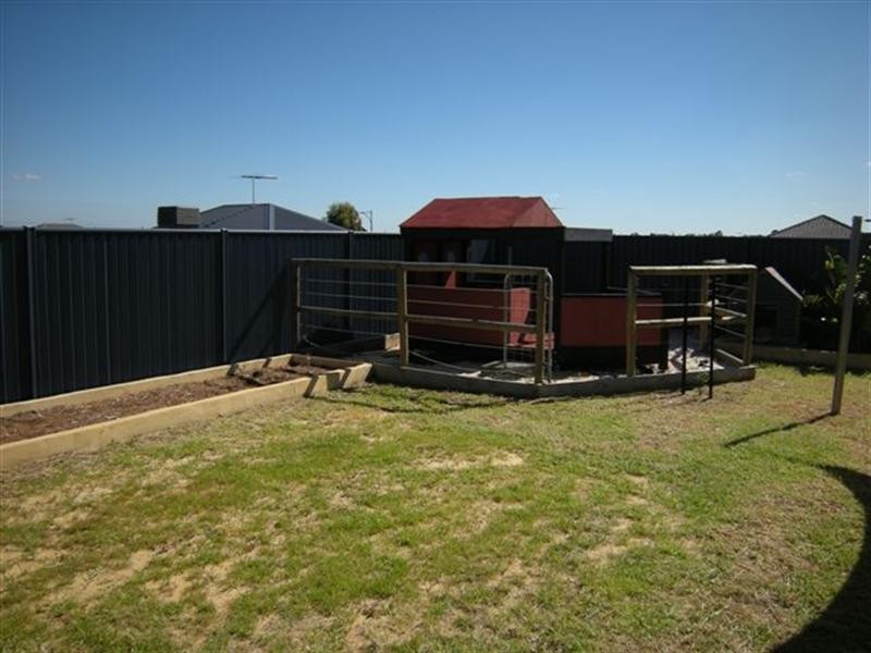11 Plaistowe Boulevard, Byford WA 6122
