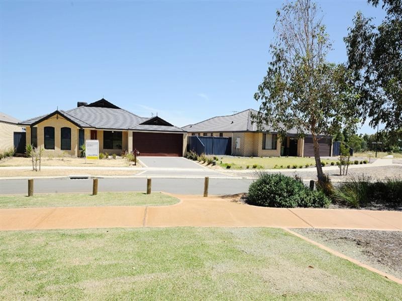 19 Quinine Crescent, Byford WA 6122