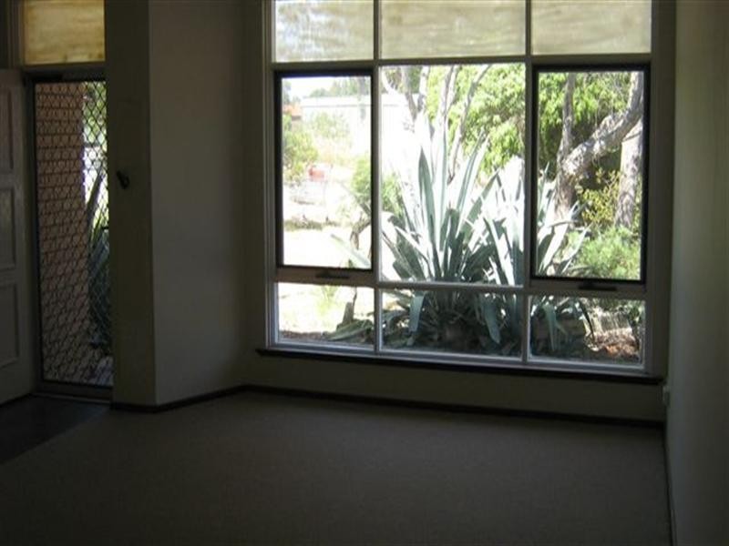 29 Waratah Drive, Camillo WA 6111