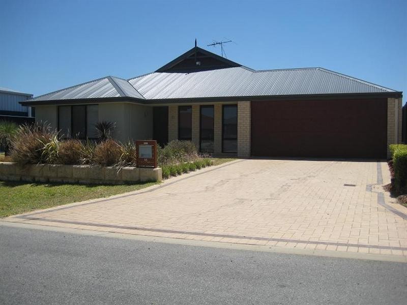 16 Marr Street, Byford WA 6122