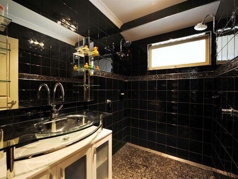 21 Tredale Road, Mount Richon WA 6112