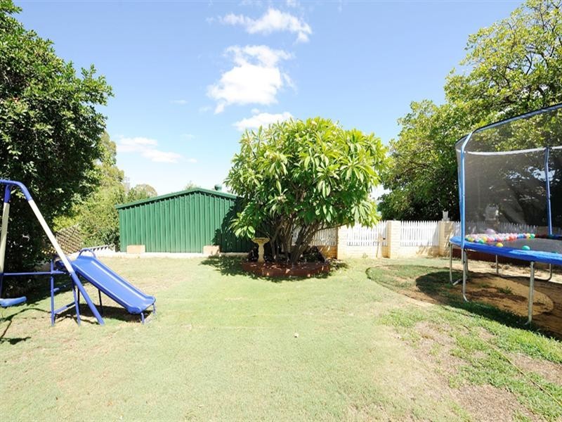 21 Tredale Road, Mount Richon WA 6112